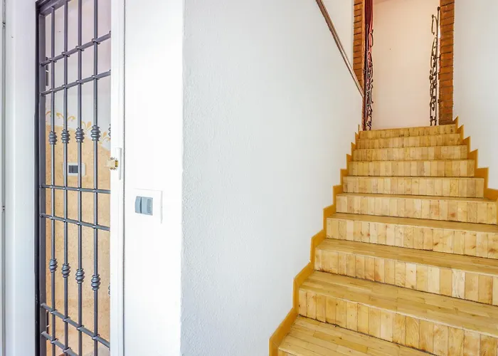 Little Near Ferrari's 아파트 *