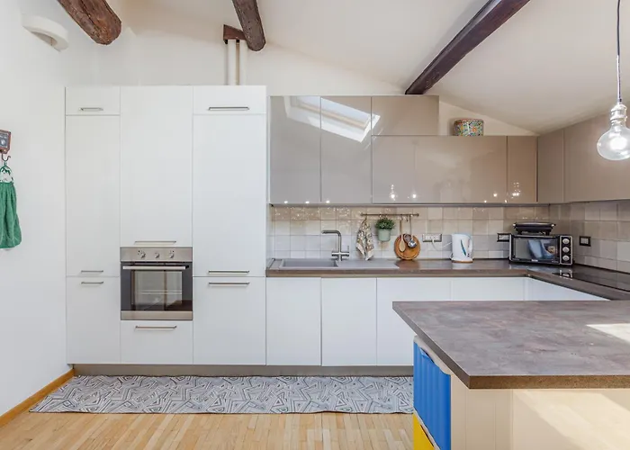 Little Near Ferrari's 아파트