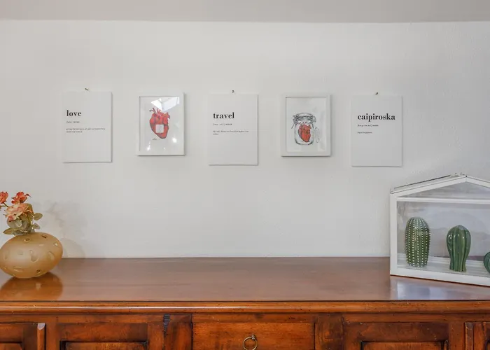 Little Near Ferrari's 아파트