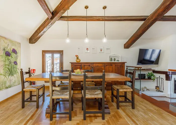 Little Near Ferrari's 아파트