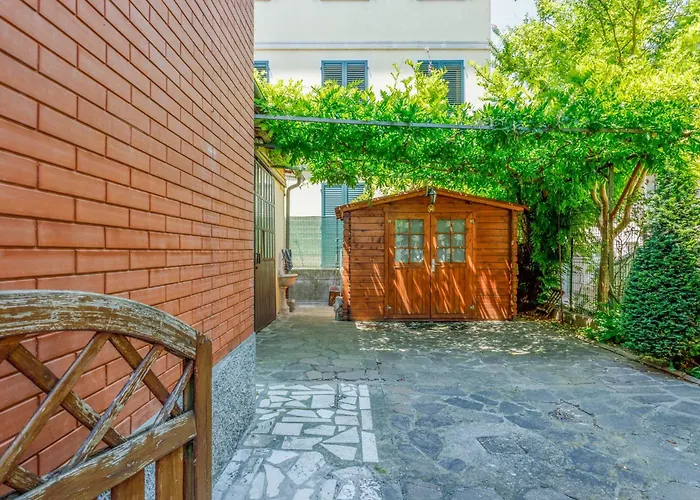 Little Near Ferrari's 아파트